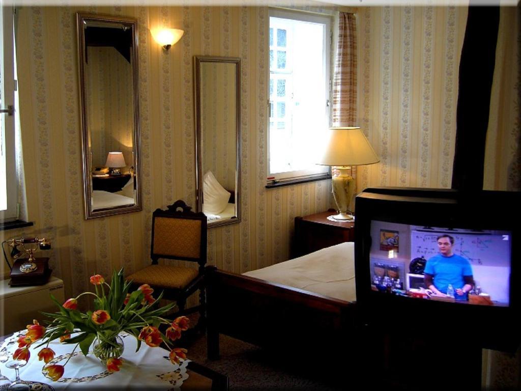 Hotel Graf Rolshausen Monschau Quarto foto